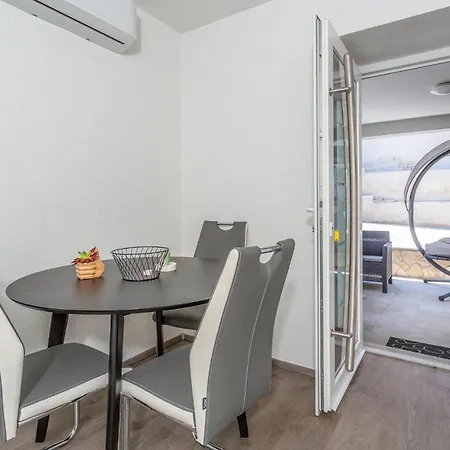1 Bedroom Awesome In Polje 公寓