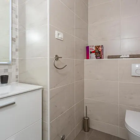 Apartamento 1 Bedroom Awesome In Polje